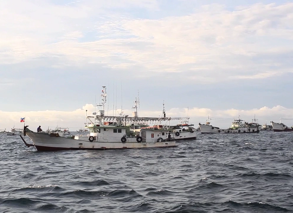 لقطة ثابتة من YL Fishing AVP 2015 · 02:51.000 سفن الصيد في البحر، تظهر في فيلم شركة YL Fishing لعام 2015
